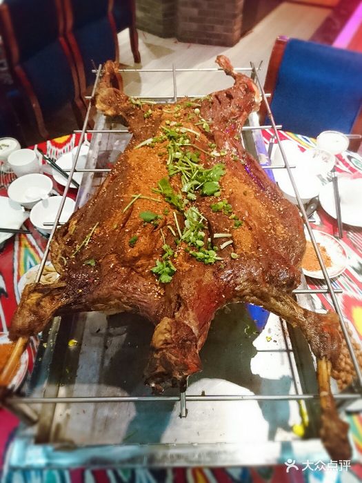 丝路香妃西域清真餐厅新疆烤全羊套餐图片 - 第1张