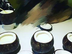 -志龙皇冠吃货椰子铺