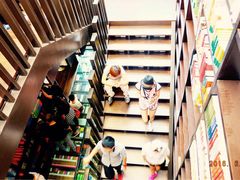 -钟书阁(松江泰晤士小镇店)