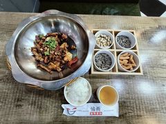 -愉肴麻辣香锅(中山路店)