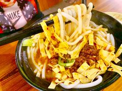 -丽虹云南过桥米线(兴工街店)