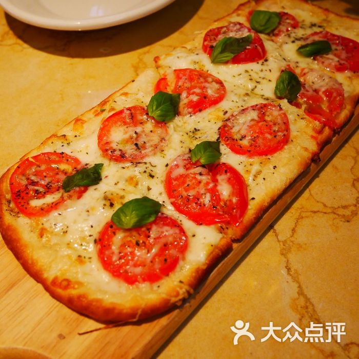 the cheesecake factory 芝乐坊餐厅鲜罗勒番茄芝士薄饼图片-北京西餐