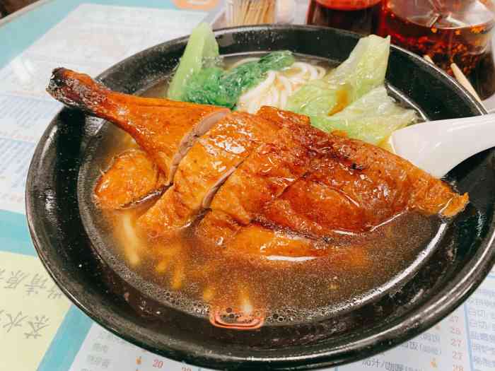 烧鹅濑(西华路店)-"两点多才过去吃饭,店里的服务员都在打扫卫.