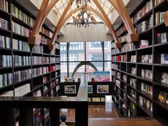 -钟书阁(松江泰晤士小镇店)