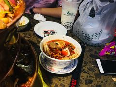 -沪小二炭火蛙锅(淮海中路美食不夜城店)
