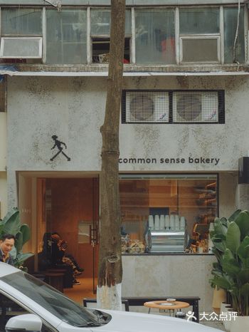 主打的是方便吧，喝杯咖啡整点面包，后者是中规中矩的出