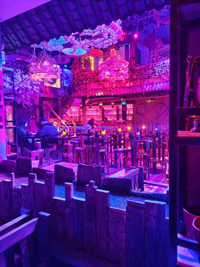 忆江南酒吧-"和朋友聚会,喜欢图三洋酒的味道,兑点红牛.