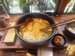 -银米·云南传统过桥米线(双廊黑金冠店)