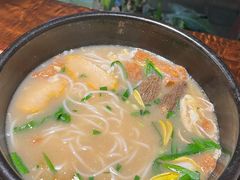 -银米·云南传统过桥米线(双廊黑金冠店)