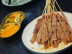-何妹湿辣牛肉·粤式烧烤砂煲(桂雅路店)