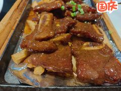 铁板黑椒牛仔骨-高第街56号港式餐厅·精选(世茂广场宽厚里大明湖店)