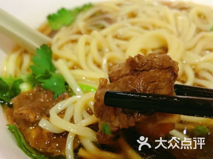 李先生加州牛肉面大王(武汉火车站站内店)半筋半肉面图片 - 第37张