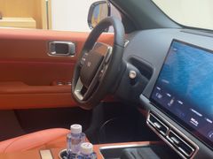 -理想汽车(世纪汇店)