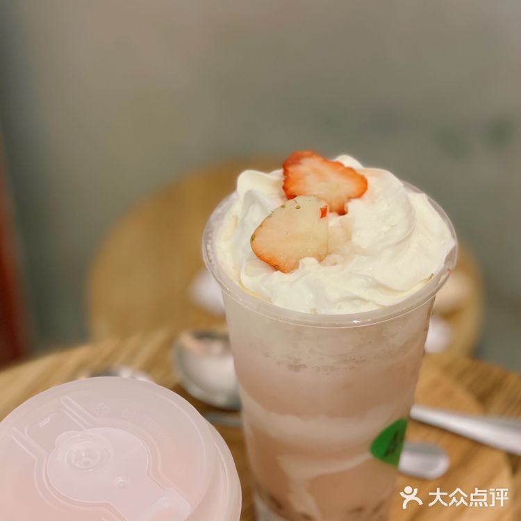 颜值火爆的宝珠奶酪草莓季！