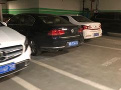 -徐汇日月光地下停车场