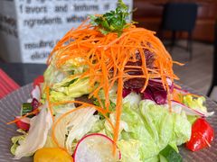 现切混合蔬菜沙拉-WOLFGANG PUCK KITCHEN & BAR(迪士尼小镇店)