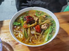 酸菜肉丝米线-越洋肖氏老米线(杨家坪店)