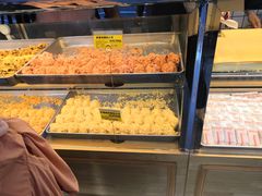 面包甜点陈列柜-鲍师傅糕点(江苏路店)