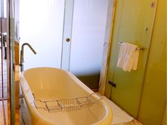 -上海滴水湖皇冠假日酒店