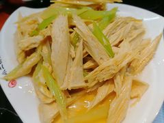 -袁小二大东北铁锅炖(吉祥村总部)