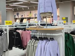 -百年港湾奥特莱斯(香炉礁店)