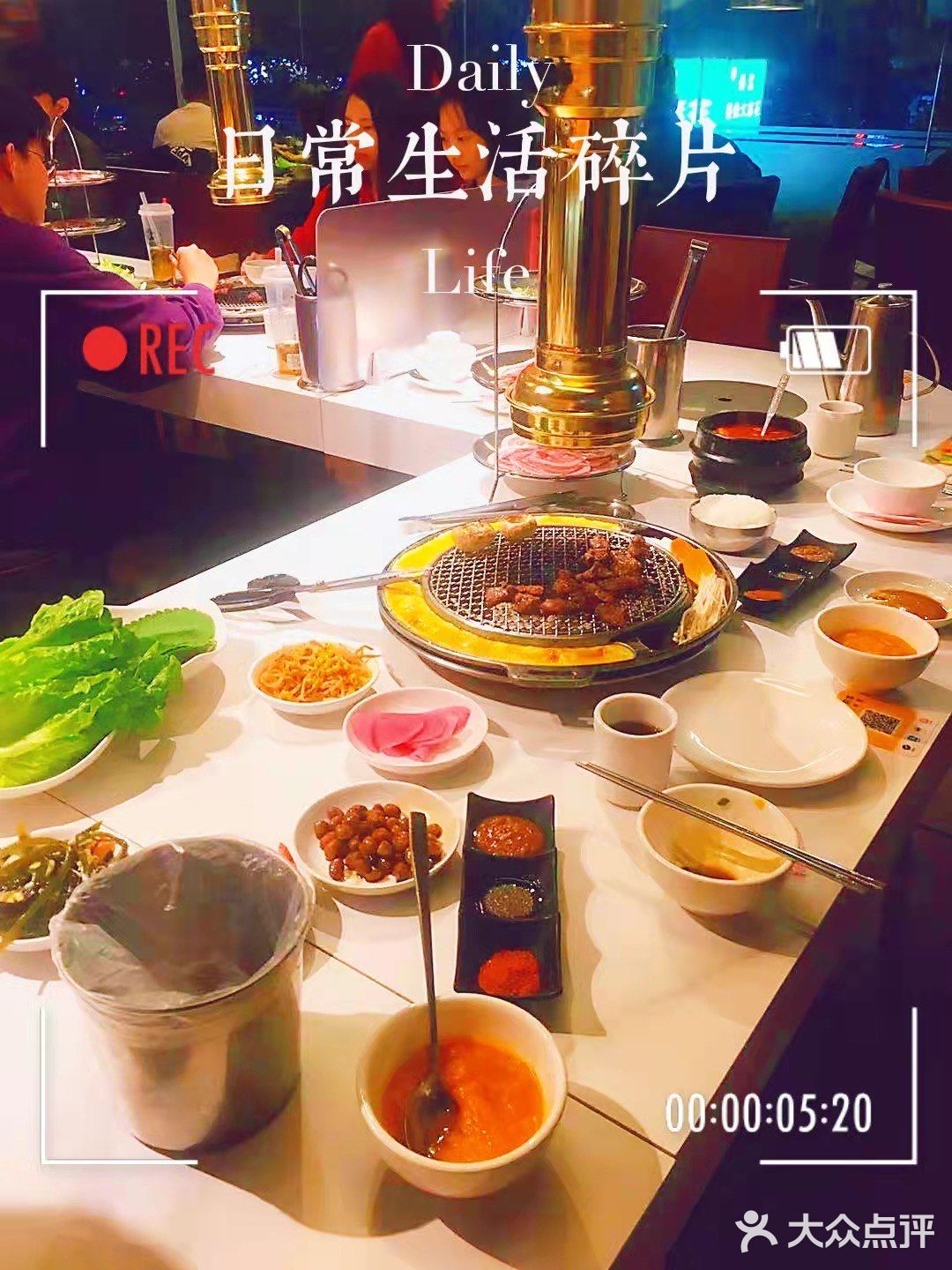 老板系韩国人，夫妻档，老板娘好热情友善