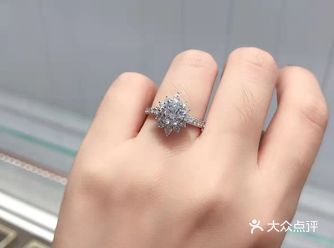 整体非常满意，款式很独特，顾问讲解得非常仔细