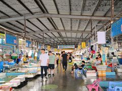 -霞涌市场海鲜摆卖区