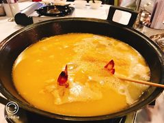 浓厚原只鸡煲花胶汤-鲜入围煮花胶鸡海鲜火锅