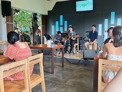-Chom Cafe and Restaurant