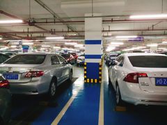 场地-百联中环购物广场-停车场