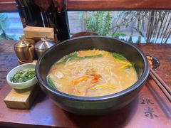 -银米·云南传统过桥米线(双廊黑金冠店)