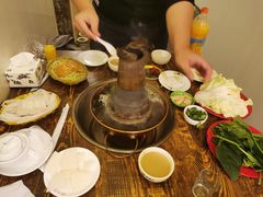 -洞庭洲·防空洞火锅·烧烤·铜锅涮肉(新百广场店)