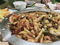 双拼大锅田鸡香辣虾-小鱼小牛·鱼牛干锅·脆鱼火锅(世欧广场店)