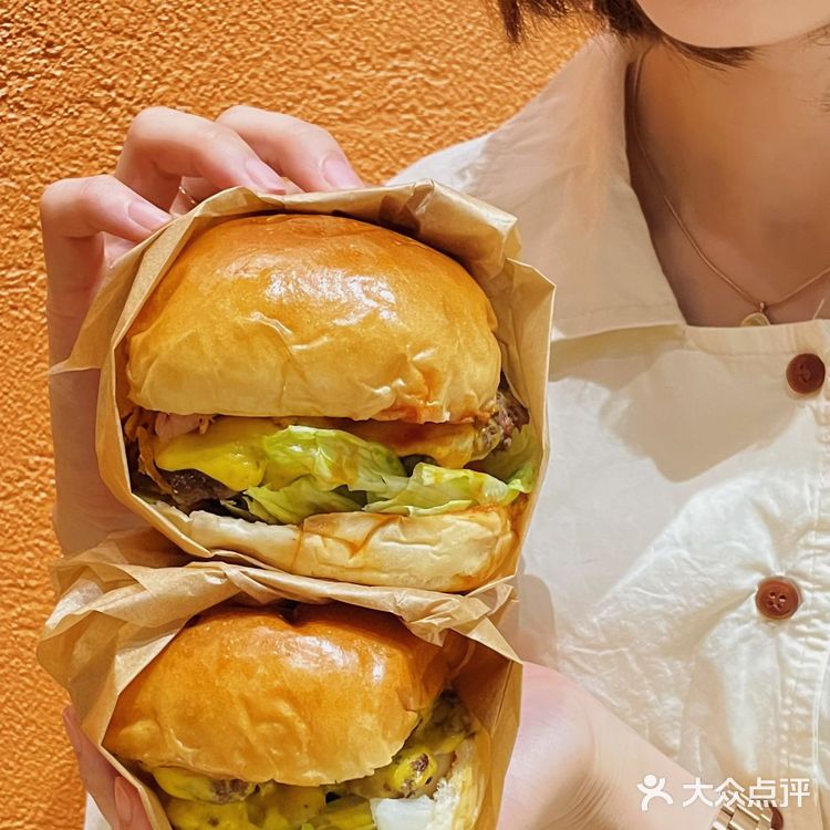 东莞| 比巨无霸还大的汉堡包，吃完饱一天