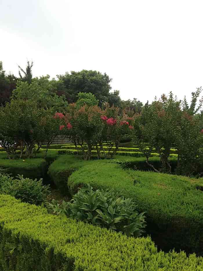 嵩阳公园-"嵩岳公园位于登封市北部,北邻嵩山风景区,.