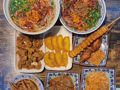 -爆炸头阿姨小四川正宗川味小吃(无任何分店)