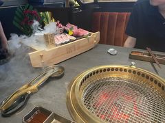 -铭牛烧肉·和牛海鲜自助(高新月牙湖店)