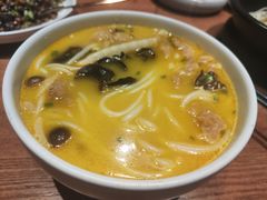 金汤酥肉酸辣米线-云海肴·汽锅鸡·云南菜(天山百盛优客店)