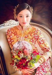 -觅白婚纱礼服馆