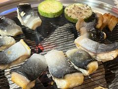 -围炉肉舍丹东海鲜烤肉·烤活鳗(步行街店)