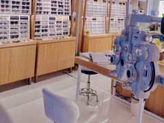 -视野联行眼镜·蔡司授权店(长白万象汇店)