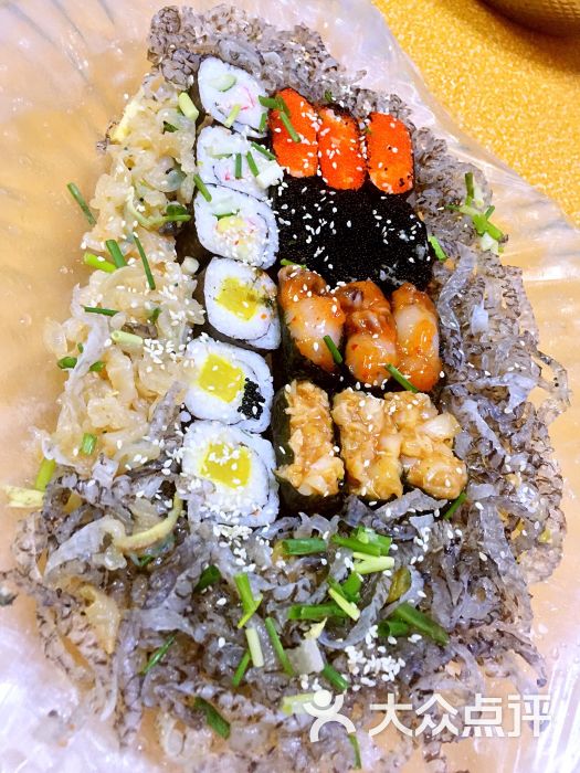 寿司拼鱼皮海蜇