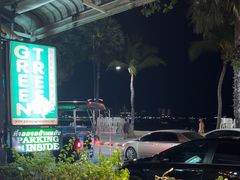 -Green Tree Rest. & Pub