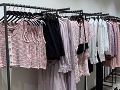 -URBAN REVIVO(高德置地广场·春广场店)