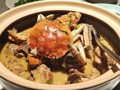 大闸蟹混烧走地鸡-玉满堂·湖北融合菜