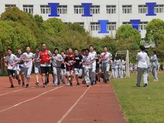 -上海市民办金苹果学校