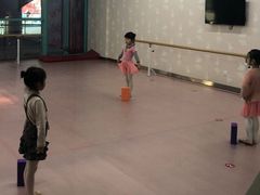 -Isee灰姑娘国际儿童艺术中心(证大·大拇指广场店)