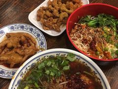 -爆炸头阿姨小四川正宗川味小吃(无任何分店)