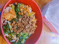 -爆炸头阿姨小四川正宗川味小吃(无任何分店)